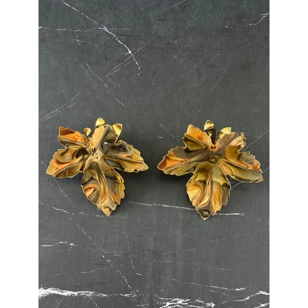 VTG PAIR (2) Gold Tone Metal Leaf Candle Holders 1.5X3X3